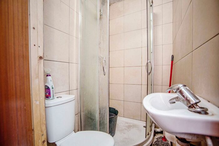 3 Bedroom Terraced House For Sale In Luton Road, Chatham, ME4