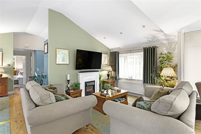 2 Bedroom Park Home For Sale In The Plateau, Warfield Park, Bracknell, RG42