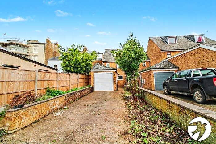 4 Bedroom Semi-Detached House To Rent In South Hill Road, Gravesend, Kent, DA12