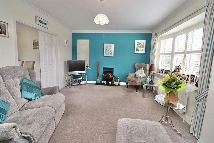 4 Bedroom Detached House For Sale In Mile End Park, Pocklington, York, YO42
