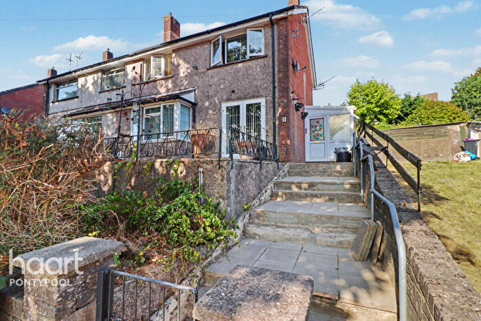 3 Bedroom Semi-Detached House For Sale In Woodside Road, Pontypool, NP4