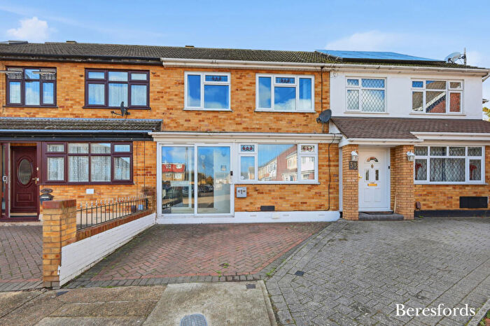 3 Bedroom Terraced House For Sale In Sheridan Close, Heaton Grange, RM3