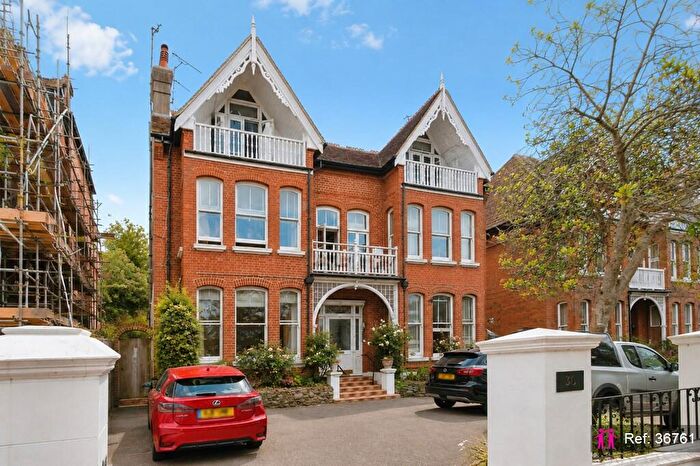 3 Bedroom Apartment For Sale In Preston Park Avenue, Brighton, BN1