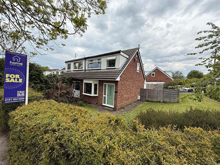 3 Bedroom Semi-Detached House For Sale In Brushes Road, Stalybridge, SK15