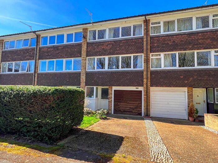 3 Bedroom End Of Terrace House For Sale In Hotham Close, West Molesey, KT8