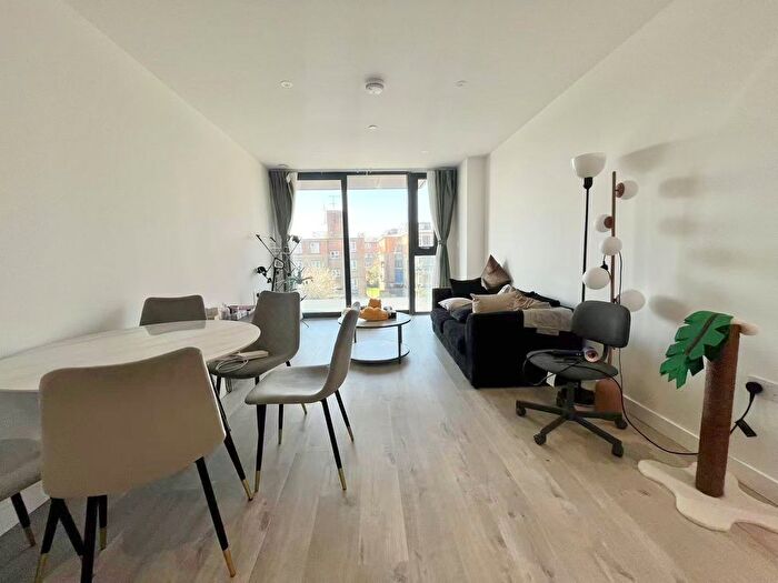 2 Bedroom Flat To Rent In Coster Ave, Woodberry Down, London, N4
