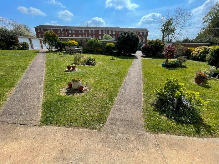 2 Bedroom Flat To Rent In Brackley Road, Beckenham, BR3