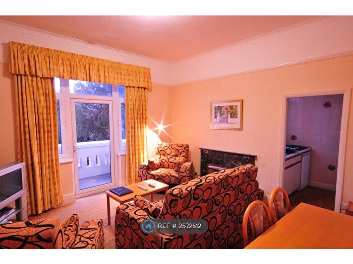 2 Bedroom Flat To Rent In Douglas Avenue, Exmouth, EX8