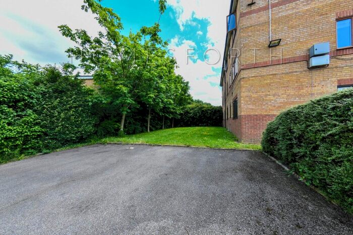 1 Bedroom Flat For Sale In Draycott Close, Cricklewood, NW2