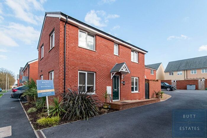 3 Bedroom Detached House For Sale In Calves Close, Cranbrook, Exeter, EX5