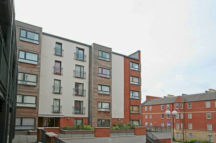 2 Bedroom Flat To Rent In Salamander Court, Edinburgh, EH6