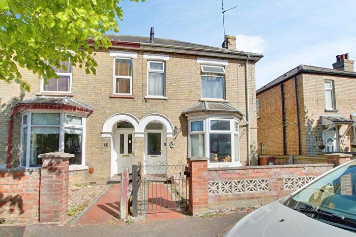 3 Bedroom Semi-Detached House For Sale In Regent Avenue, March, PE15
