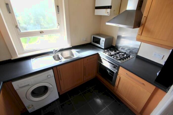 2 Bedroom Flat To Rent In Middlefield Place, Woodside, Aberdeen, AB24
