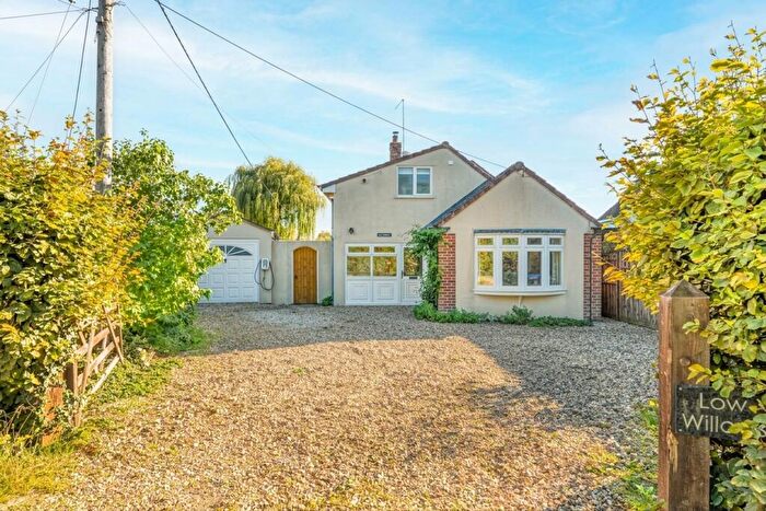 3 Bedroom Detached House For Sale In Rollestone Road, Shrewton, SP3