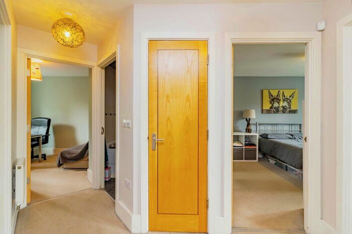 6 Bedroom Detached House For Sale In Kingswear Drive, Milton Keynes, MK10