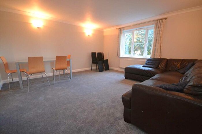 2 Bedroom Flat To Rent In Erleigh Road, Reading, RG1