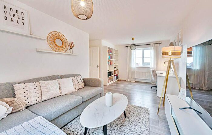 2 Bedroom Flat For Sale In Anderson Grove, Newport, NP19