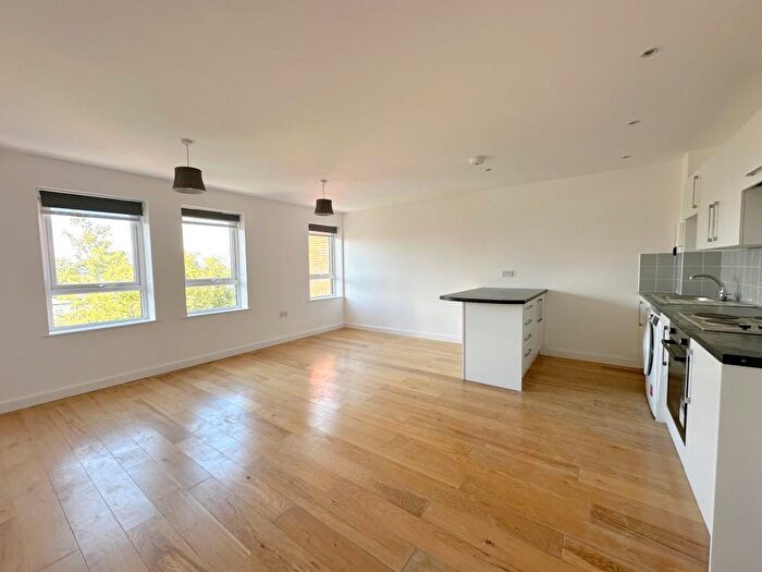 2 Bedroom Apartment To Rent In Rothesay Road, Luton, LU1