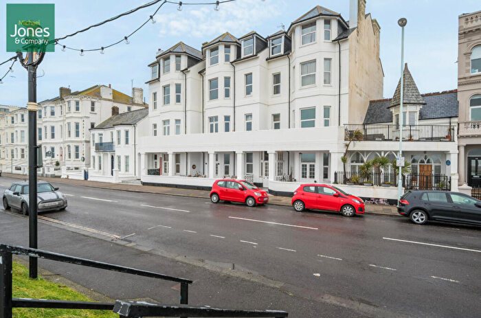 2 Bedroom Flat To Rent In Claydon Court, Marine Parade, Worthing, West Sussex, BN11