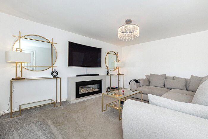 5 Bedroom Detached House For Sale In Peach Road, Horley, Surrey, RH6