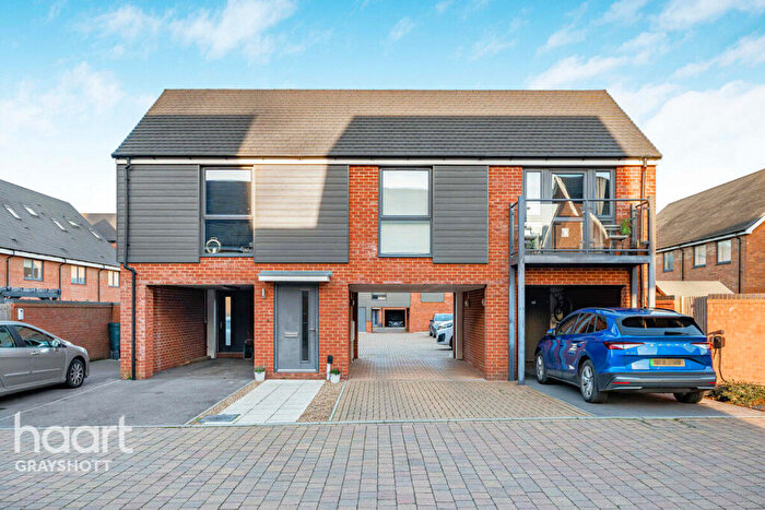 2 Bedroom Coach House For Sale In Montgomery Road, Bordon, GU35