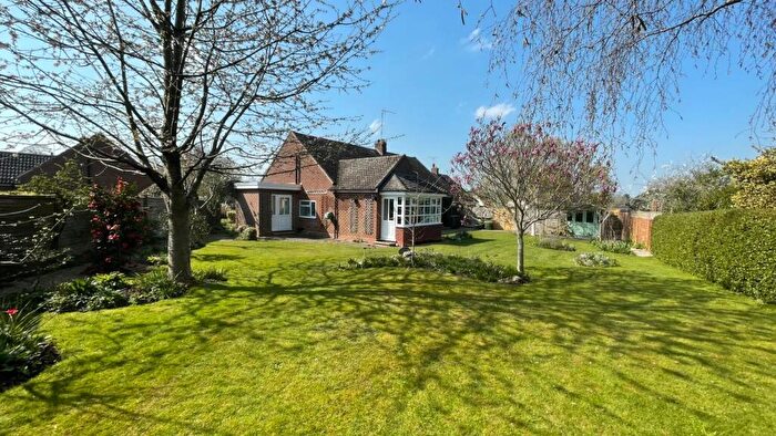 2 Bedroom Detached Bungalow For Sale In Avonfields Close, Alveston, CV37
