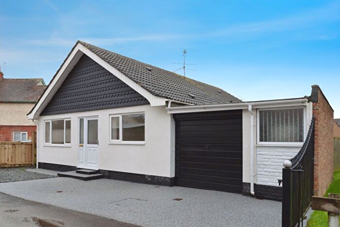 3 Bedroom Bungalow To Rent In Leads Road, Sutton-On-Hull, Hull, HU7