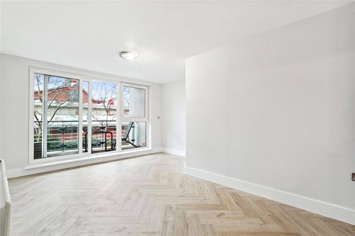 2 Bedroom Flat To Rent In Smugglers Way, London, SW18