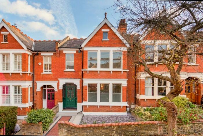 4 Bedroom Terraced House To Rent In Cranbourne Road London, N10