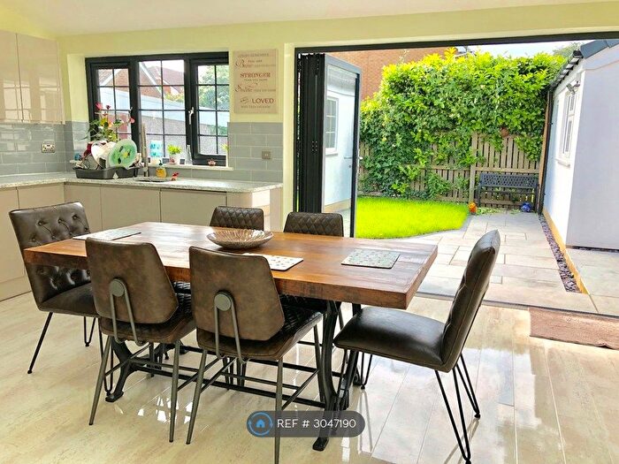 4 Bedroom Detached House To Rent In Plantation Gardens, Leeds, LS17