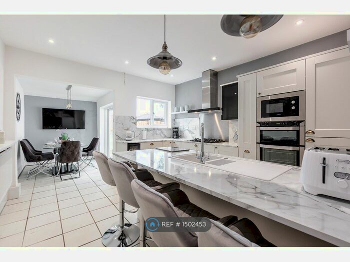 6 Bedroom Semi-Detached House To Rent In Newsham Drive, Liverpool, L6