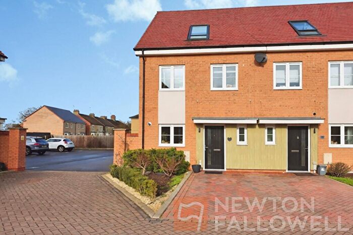 3 Bedroom End Of Terrace House For Sale In Hope Close, Peterborough, PE3