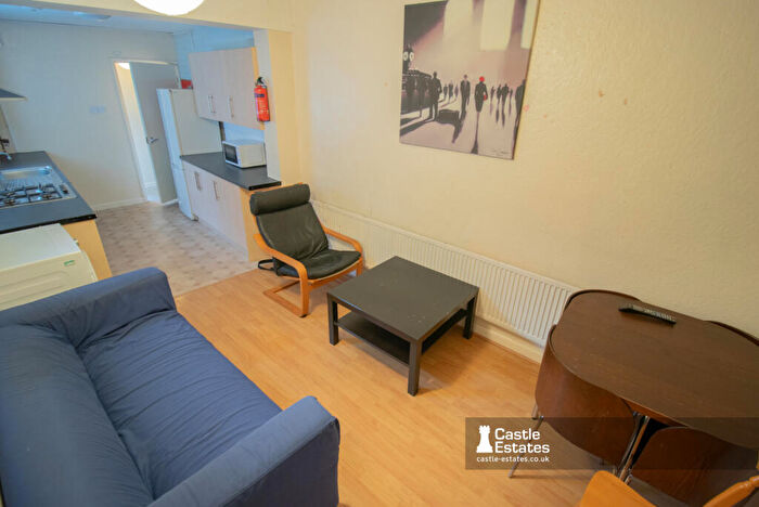 3 Bedroom Flat To Rent In Ilkeston Road, Nottingham, NG7