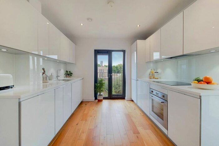 1 Bedroom Flat To Rent In .Offenham Road, Oval, London, SW9