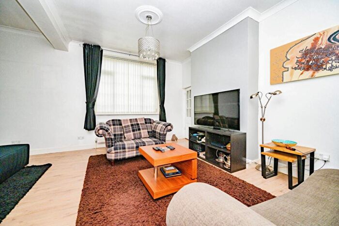 4 Bedroom Bungalow For Sale In Alton Road, Luton, LU1