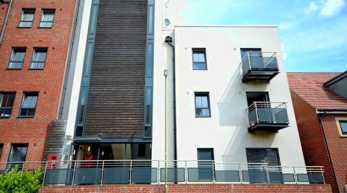 2 Bedroom Flat To Rent In Sinclair Drive, Basingstoke, RG21