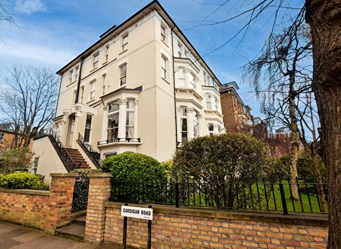 3 Bedroom Flat To Rent In The Warwick, - Richmond Hill, Richmond, TW10