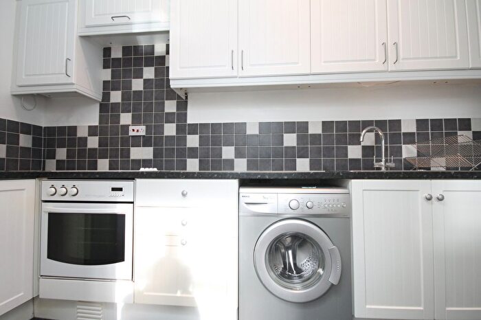 1 Bedroom Flat To Rent In Edge Lane, Grenoside, Sheffield, S6