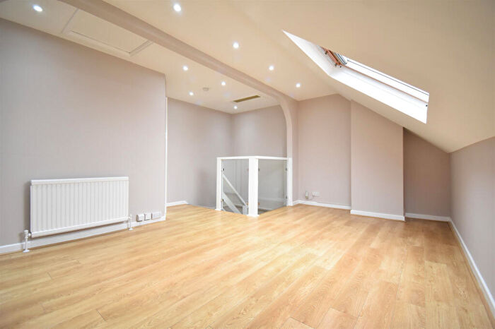 1 Bedroom Flat To Rent In Derwent Road, London, N13