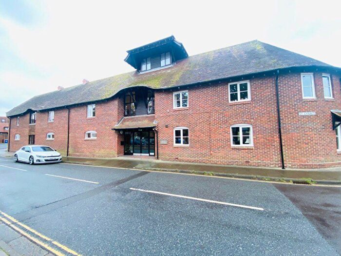 1 Bedroom Flat To Rent In Rose Court, Chichester, PO19