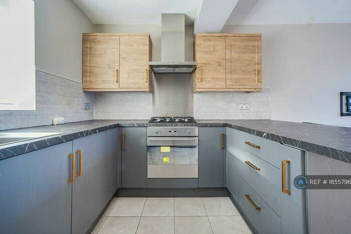 5 Bedroom Semi-Detached House To Rent In Blackwood Avenue, Leeds, LS16