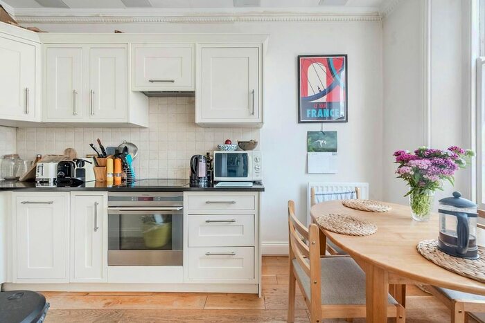 2 Bedroom Flat To Rent In Belgrave Road, Pimlico, London, SW1V