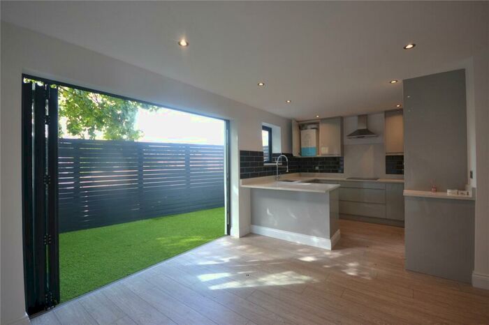 3 Bedroom Apartment To Rent In Colney Hatch Lane, London, N10