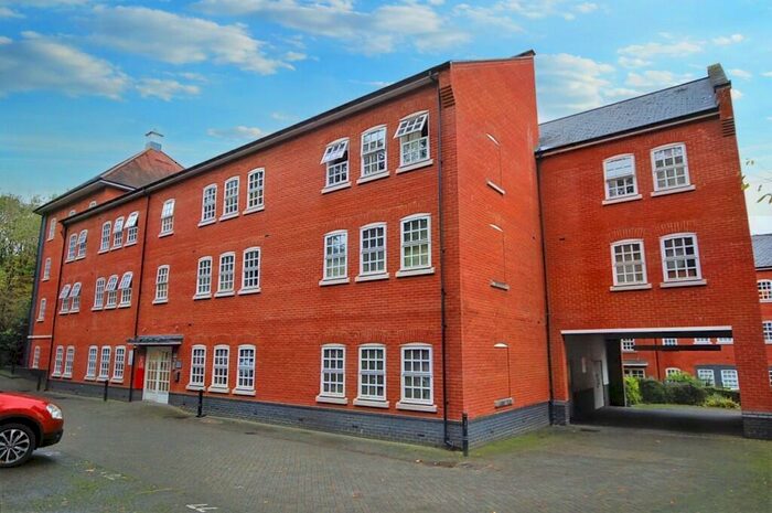 3 Bedroom Apartment To Rent In Albany Gardens, Colchester, Essex, CO2