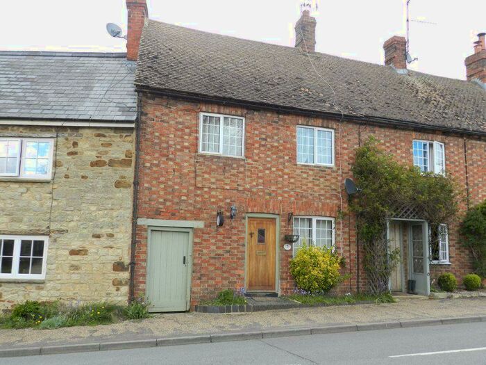 2 Bedroom Cottage To Rent In Wappenham, NN12
