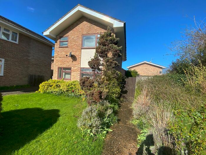 3 Bedroom Property To Rent In Meadow View, Potterspury, Towcester, NN12