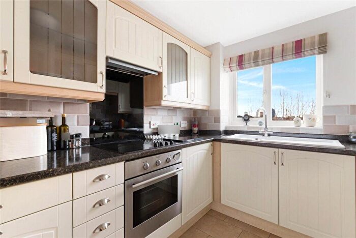 2 Bedroom Apartment To Rent In Ferguson Close, London, E14