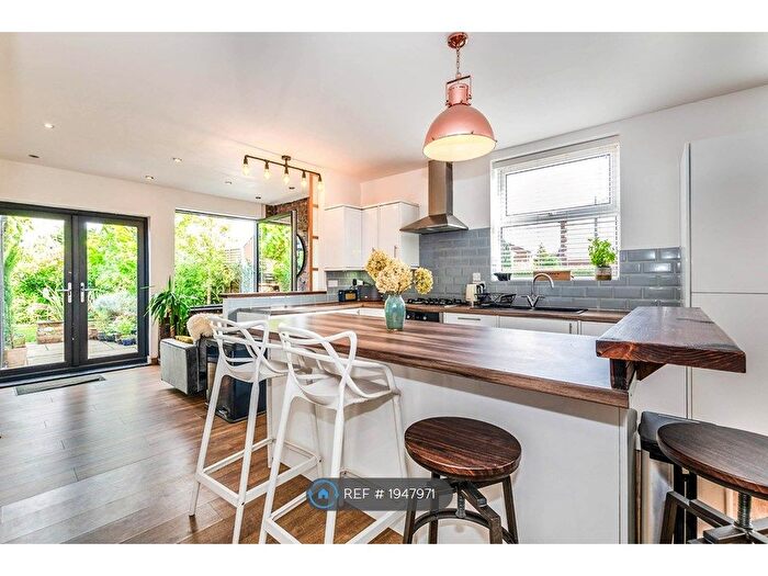 3 Bedroom Maisonette To Rent In Manchester Road, Tyldesley, M29