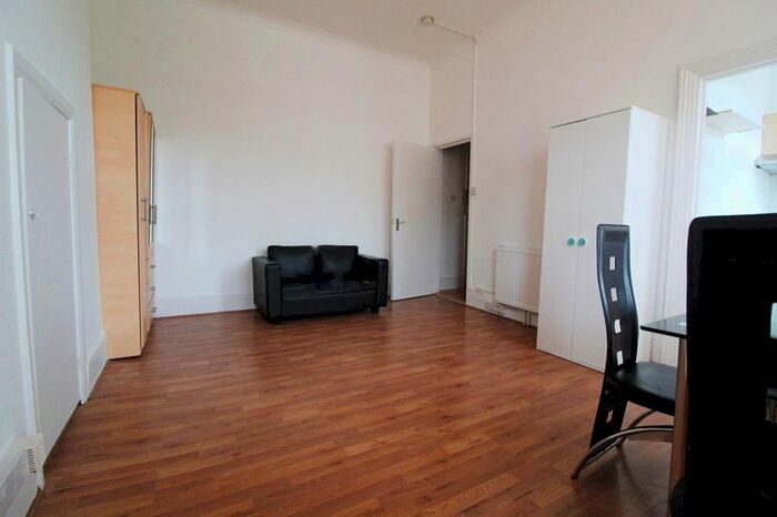 Studio To Rent In Tierney Road, London, SW2