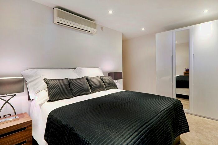 3 Bedroom Flat To Rent In Harrington Court, South Kensington, London, SW7